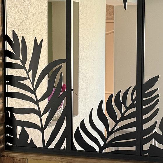 verrière décoration motif feuille
